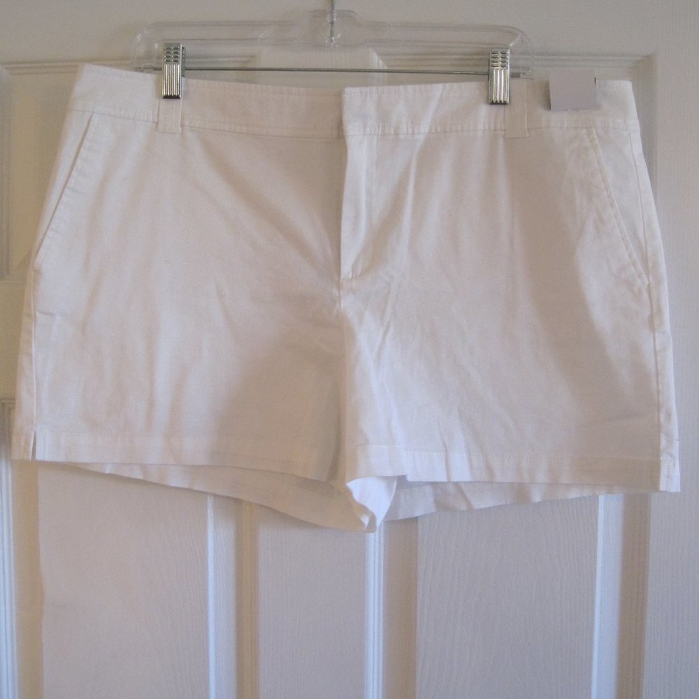 NEW YORK AND COMPANY HAMPTON WHITE SHORTS 16 NWT